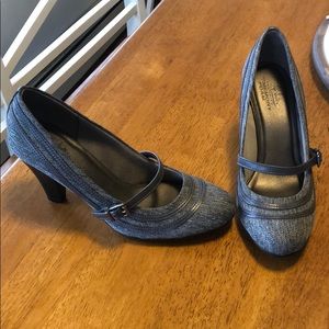 Life Stride Grey Heels